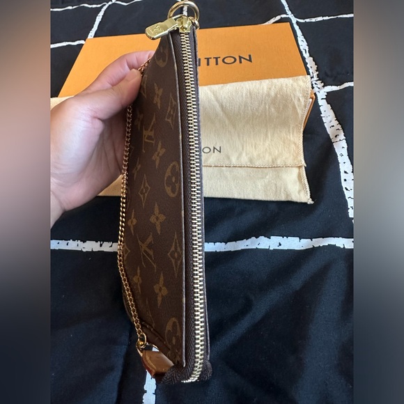 Louis Vuitton Mini Pochette in Mono - Picture 4 of 13